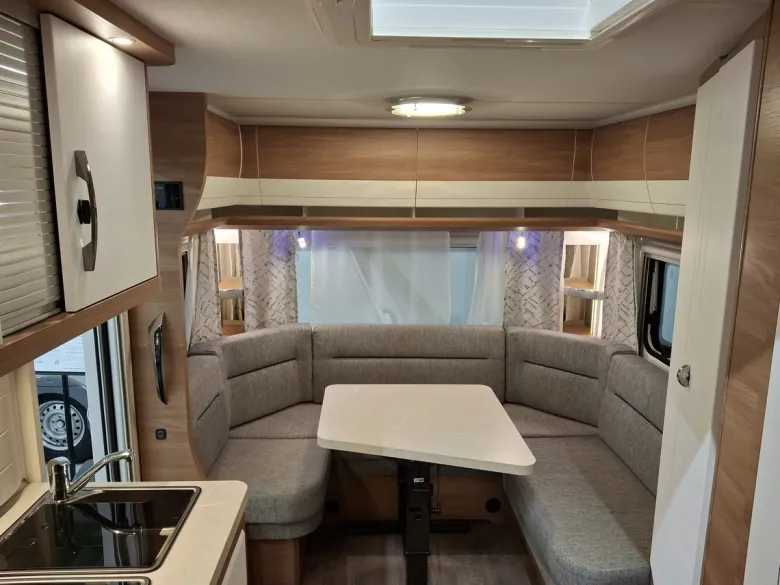 Hobby De Luxe 495 UL 2023 caravan