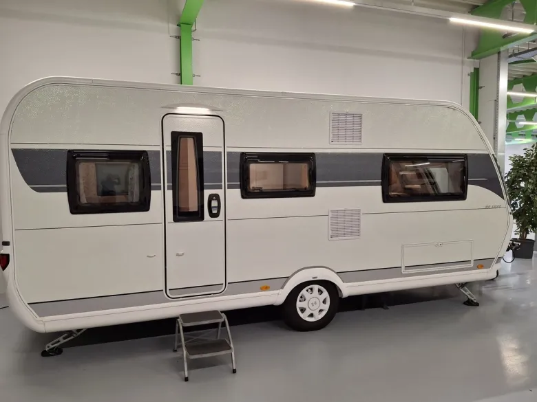 Hobby De Luxe 495 UL 2023 caravan