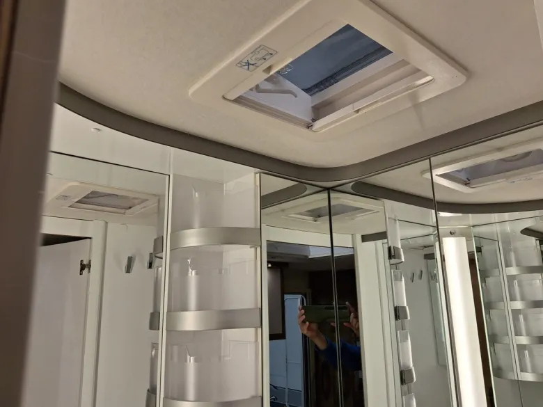 Hobby De Luxe 495 UL 2023 caravan