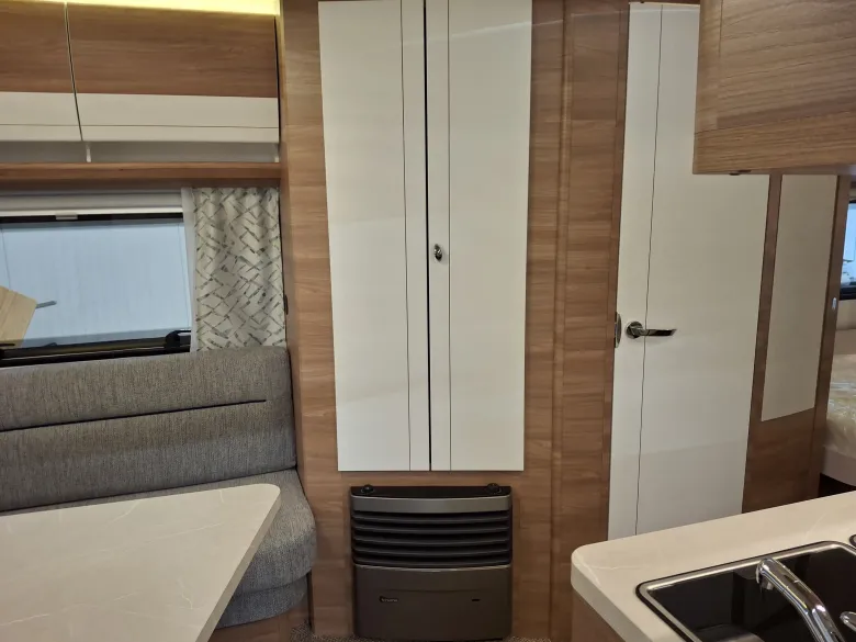 Hobby De Luxe 495 UL 2023 caravan