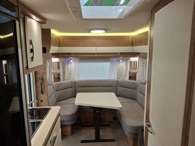 Hobby De Luxe 495 UL 2023 caravan