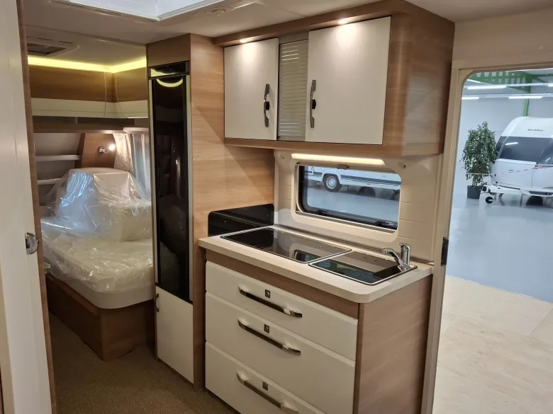 Hobby De Luxe 495 UL 2023 caravan