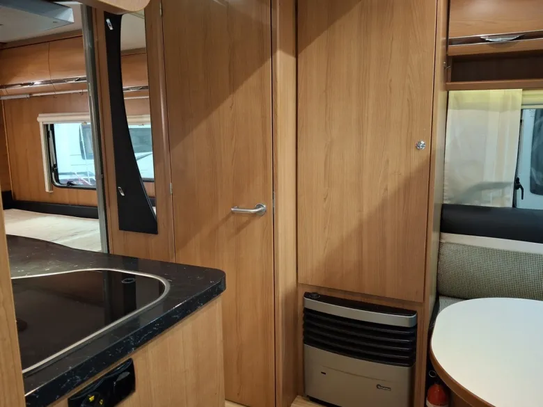 LMC Musica 490 E 2013 caravan