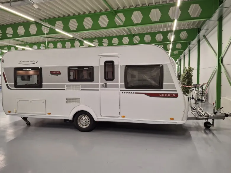 LMC Musica 490 E 2013 caravan