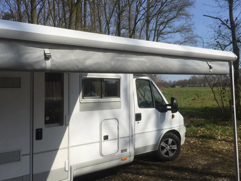 Marvella Sunbreaker 240 voorwand