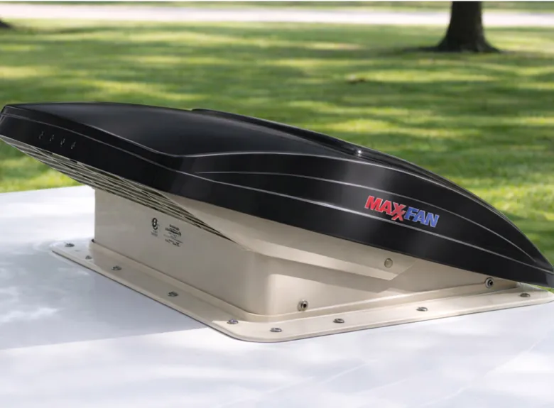 Maxxfan Deluxe 40 x 40 dakluik met ventilator - smoke