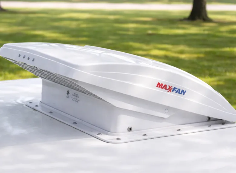 Maxxfan Deluxe 40 x 40 dakluik met ventilator - white