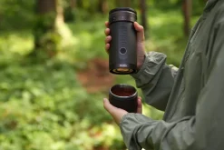 OutIn Fino draagbare elektrische koffiemolen - Tundra Brown