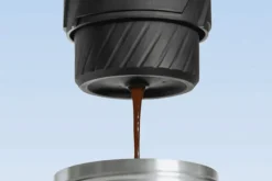 Outin Mino draagbare espresso machine - Canyon Green