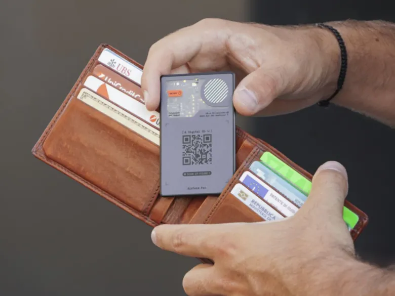 Rolling Square AirCard Pro Dual Bluetooth Tracker