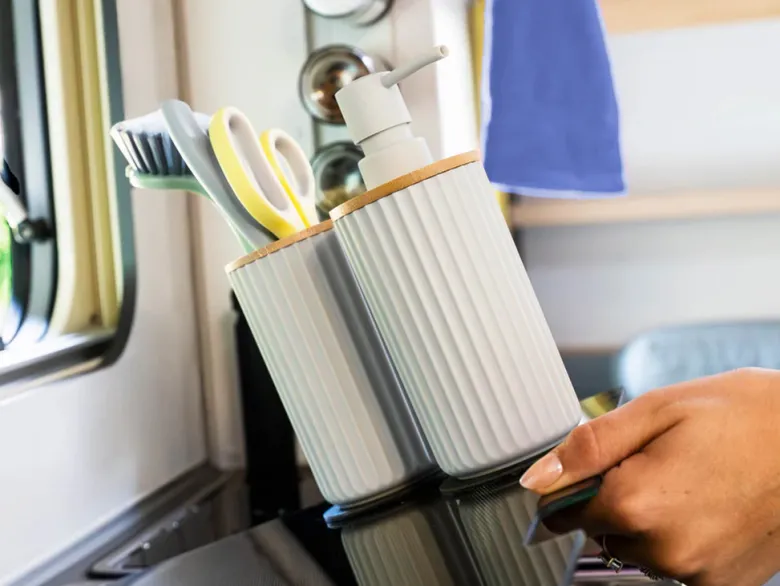 Silwy Magnetische zeepdispenser en tandenborstelbeker met pads