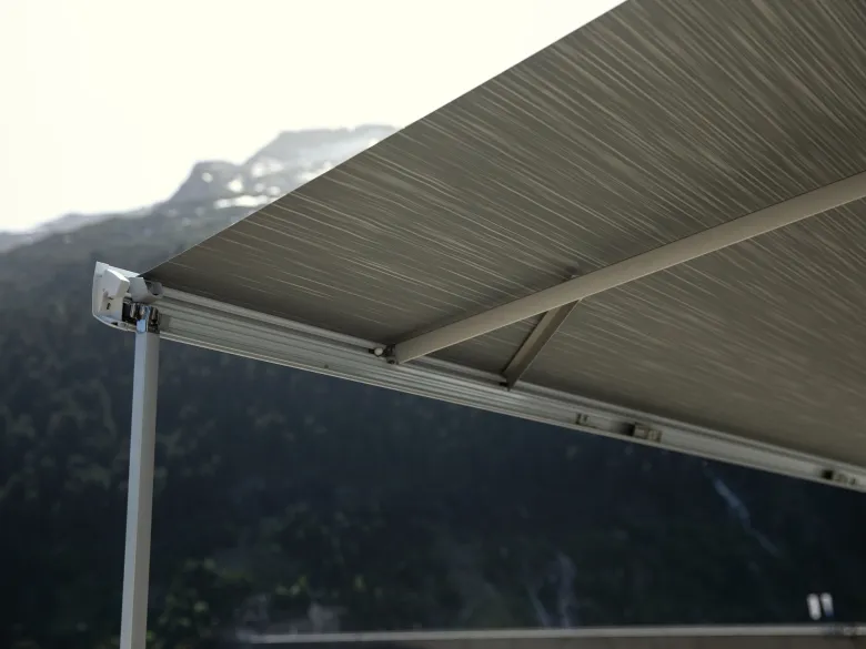 Thule Omnistor 5200 wit 350 Mystic Grey cassetteluifel