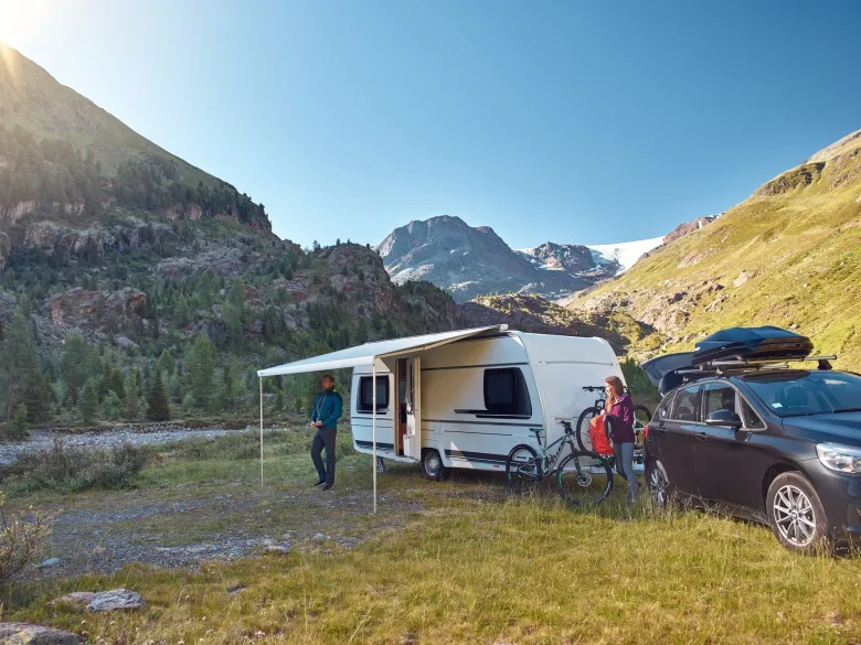 Thule Omnistor 6300 wit 500 Mystic Grey cassetteluifel