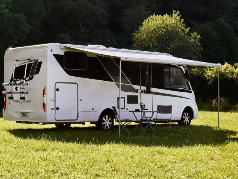 Thule Omnistor 5200 wit 300 Sapphire Blue cassetteluifel